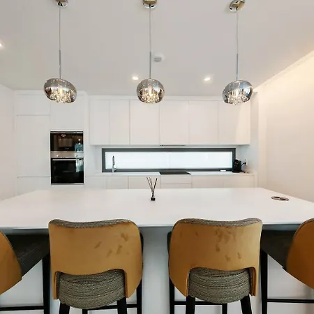 Luxury 4 Bed With Sea Views In Eden