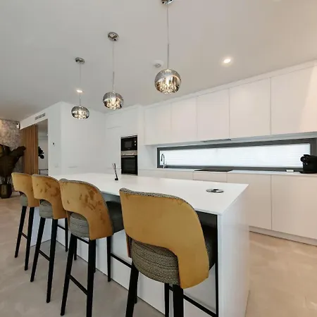 Luxury 4 Bed With Sea Views In Eden Malaga